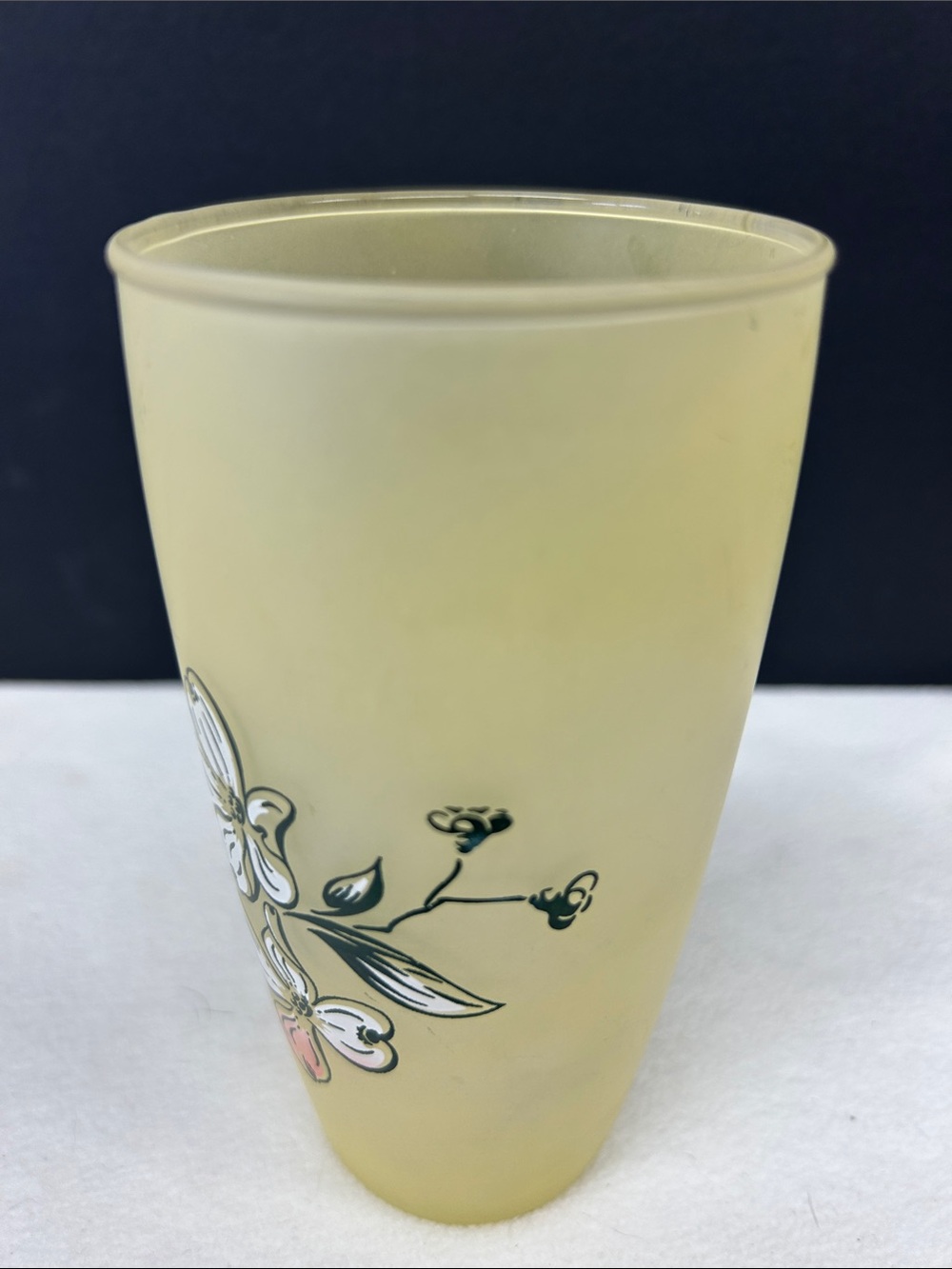 Vintage set of 4 frosted glass “Dogwood Design” 5..5” tumblers by Anchor Hocking - Picture 4 of 16